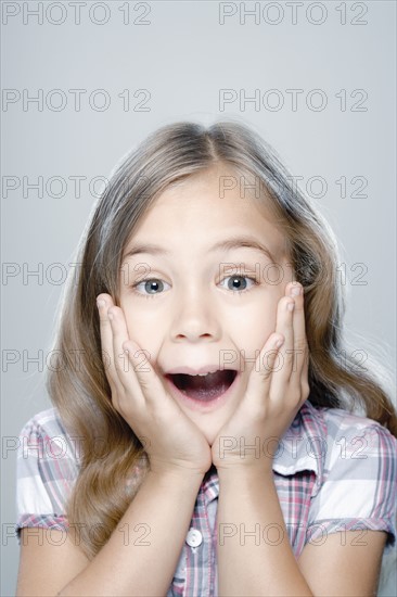 Portrait of girl (6-7), studio shot. 
Photo : Rob Lewine