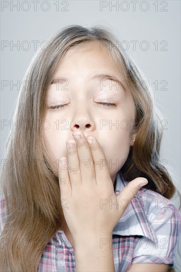 Portrait of girl (6-7), studio shot. 
Photo : Rob Lewine