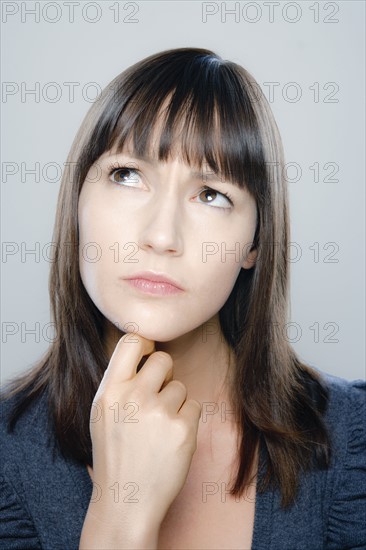 Portrait of young woman, studio shot. 
Photo : Rob Lewine