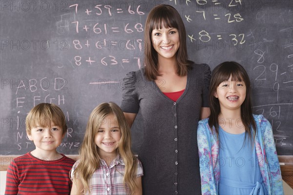 Teacher with schoolchildren (6-7,8-9). 
Photo : Rob Lewine