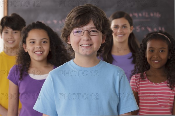 Portrait of pupils (10-11, 12-13) with blackboard in background. 
Photo : Rob Lewine