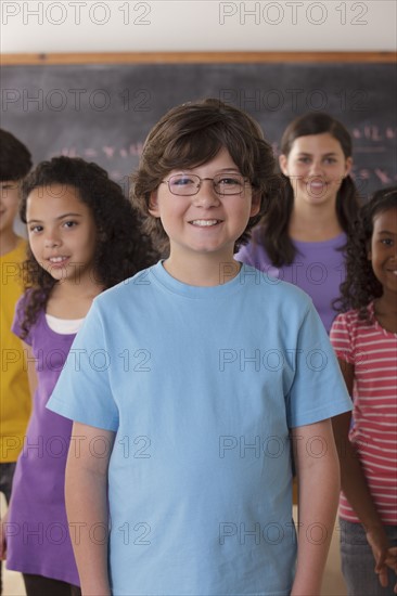 Portrait of pupils (10-11, 12-13) with blackboard in background. 
Photo : Rob Lewine