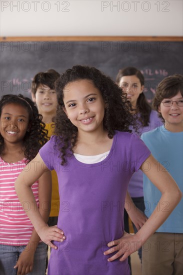 Portrait of pupils (10-11, 12-13) with blackboard in background. 
Photo : Rob Lewine