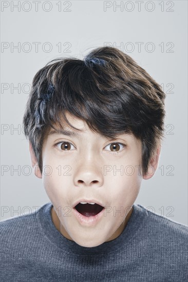 Portrait of boy (12-13) expressing surprise. 
Photo : Rob Lewine