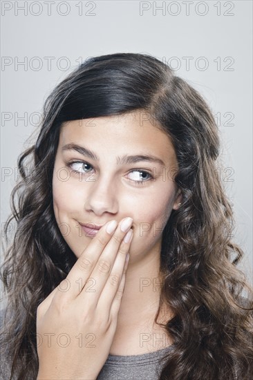 Portrait of girl (12-13), studio shot. 
Photo : Rob Lewine