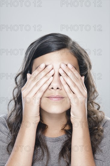 Portrait of girl (12-13), studio shot. 
Photo : Rob Lewine