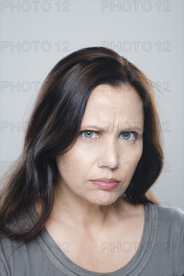 Portrait of mature woman, studio shot. 
Photo : Rob Lewine