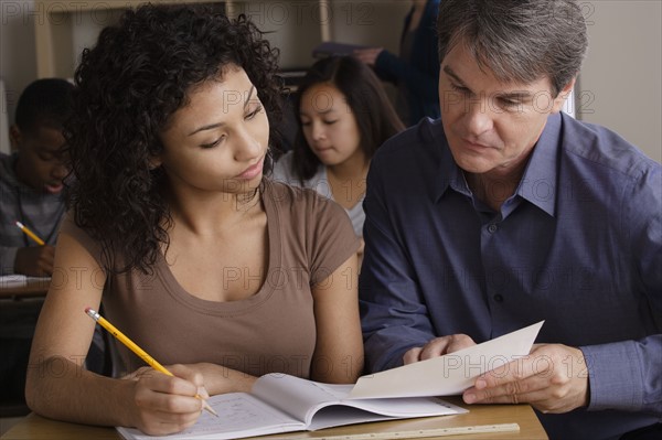 Teacher with teenage students (14-15,16-17) at school. 
Photo : Rob Lewine