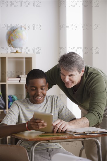 Teacher and schoolboy (14-15). 
Photo : Rob Lewine