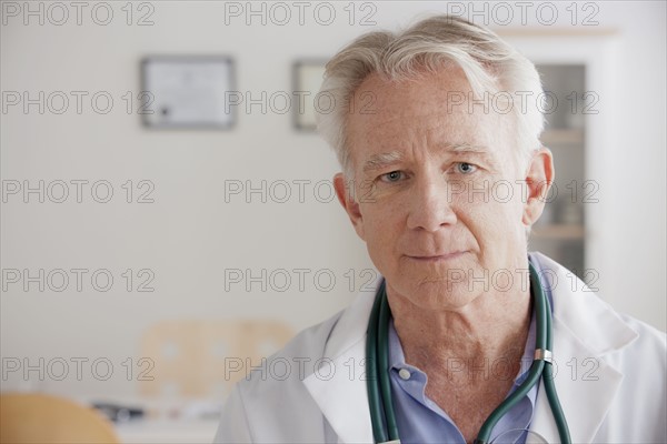 Portrait of senior doctor.
Photo : Rob Lewine