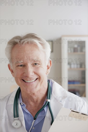 Portrait of senior doctor.
Photo : Rob Lewine
