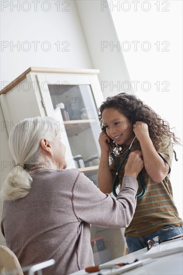 Girl (8-9) at doctor's office. 
Photo : Rob Lewine