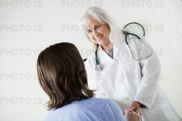 Senior doctor talking with patient. 
Photo: Rob Lewine