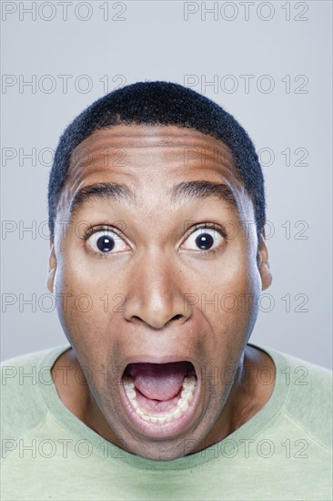 Portrait of screaming young man, studio shot. 
Photo : Rob Lewine