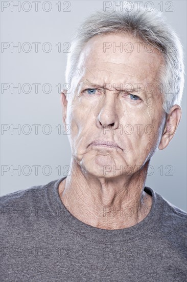 Portrait of angry senior man, studio shot. 
Photo : Rob Lewine