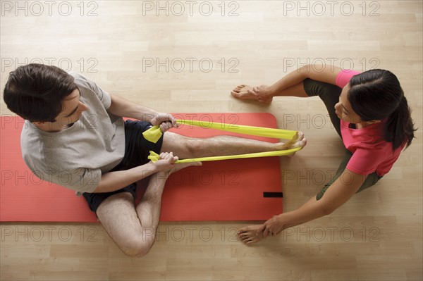 Young couple training together. 
Photo : Rob Lewine