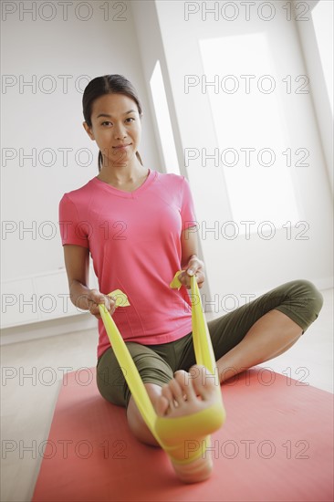 Young woman exercising. 
Photo: Rob Lewine