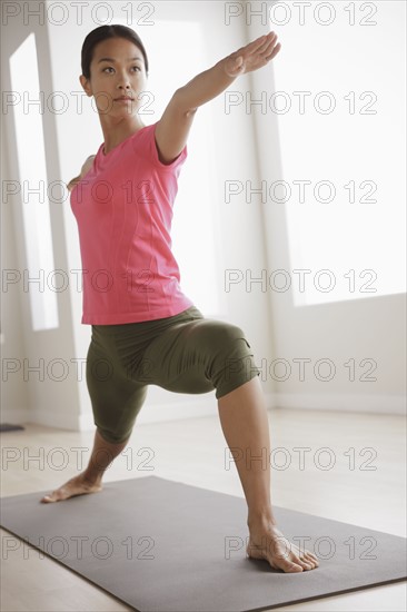 Young woman exercising. 
Photo : Rob Lewine