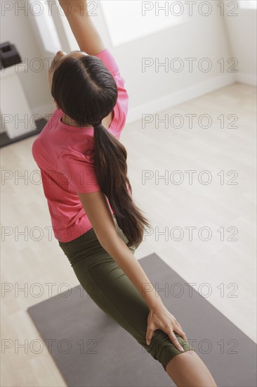 Young woman exercising. 
Photo : Rob Lewine