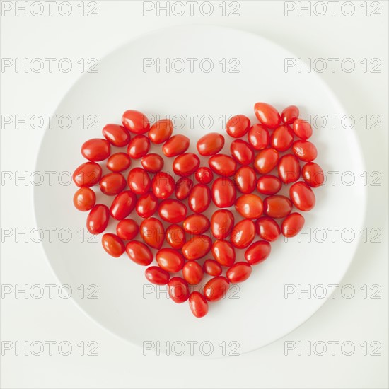 Goji berry heart on plate, studio shot. 
Photo: Jessica Peterson