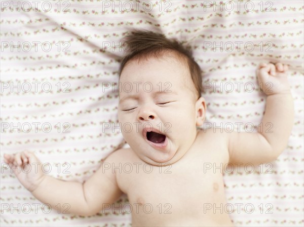 Portrait of happy baby girl (2-5 months). 
Photo : Jessica Peterson