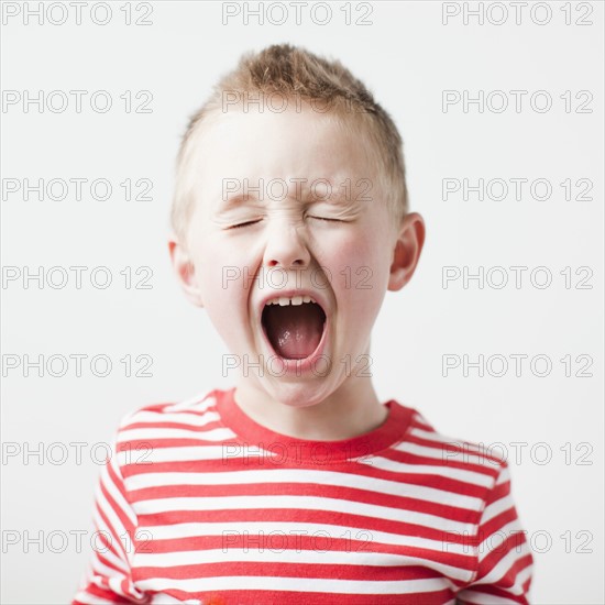 Portrait of male toddler (2-3) yawning. 
Photo: Jessica Peterson