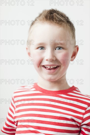 Portrait of happy male toddler (2-3). 
Photo : Jessica Peterson