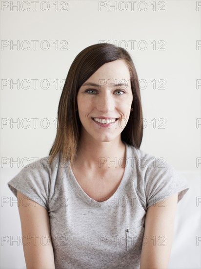 Portrait of happy young woman . 
Photo : Jessica Peterson