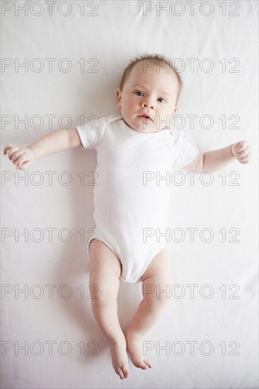 Portrait of baby girl (2-5 months) . 
Photo : Jessica Peterson