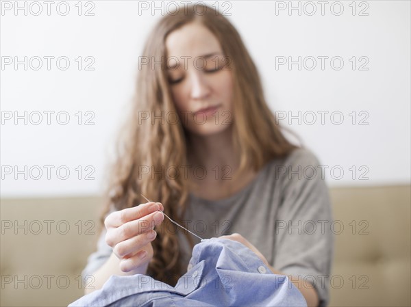 Young woman sawing. 
Photo : Jessica Peterson