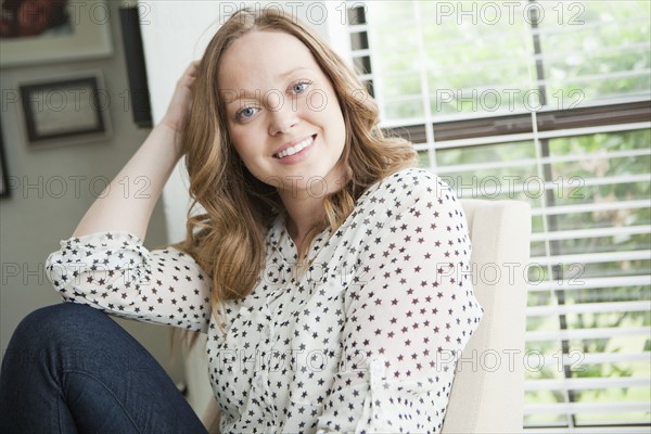 Portrait of happy young woman. 
Photo : Jessica Peterson