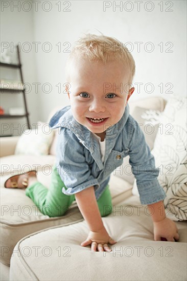 Portrait of happy toddler boy (2-3).
Photo : Jessica Peterson