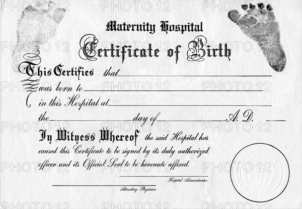 Studio shot of certificate of birth.
Photo : Calysta Images