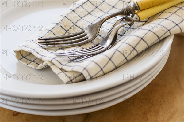 Forks, napkin and plates.