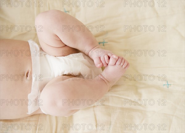 Close-up view of baby boy's feet (2-5 months). Photo : Jamie Grill