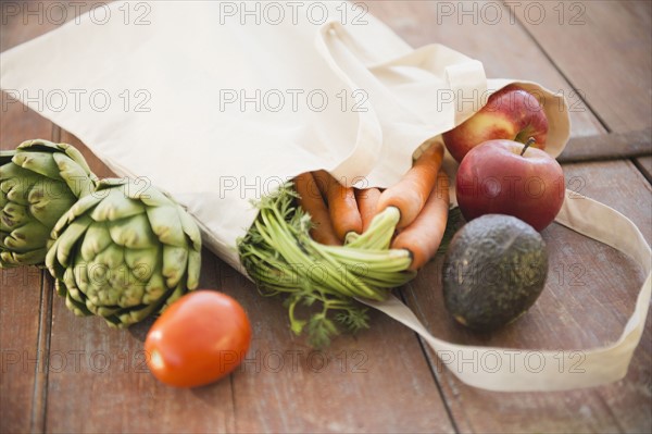 Fresh fruit and vegetables. Photo : Jamie Grill