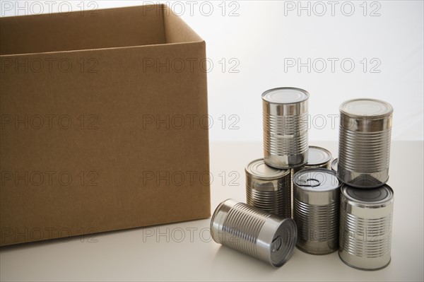 Tin cans and cardboard box. Photo : Jamie Grill