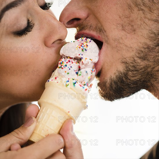 Couple eating ice cream together. Photo : Jamie Grill