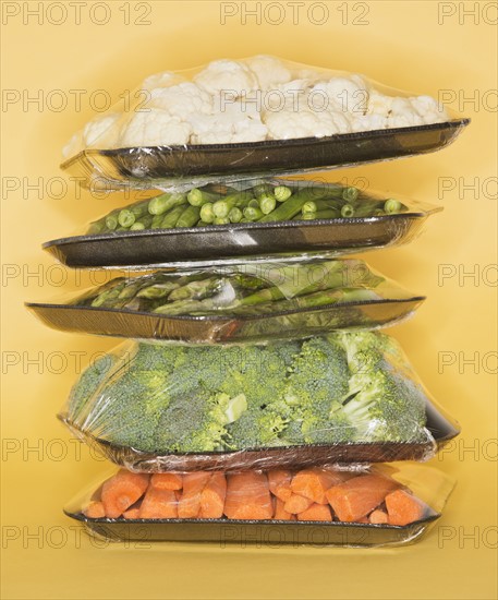 Studio shot of vegetables wrapped on trays. Photo : Daniel Grill