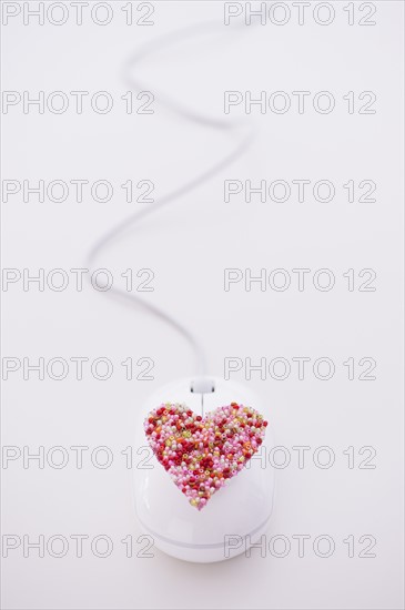 Colorful heart on computer mouse. Photo : Daniel Grill