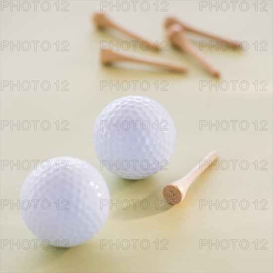 Studio shot of golf balls. Photo : Daniel Grill
