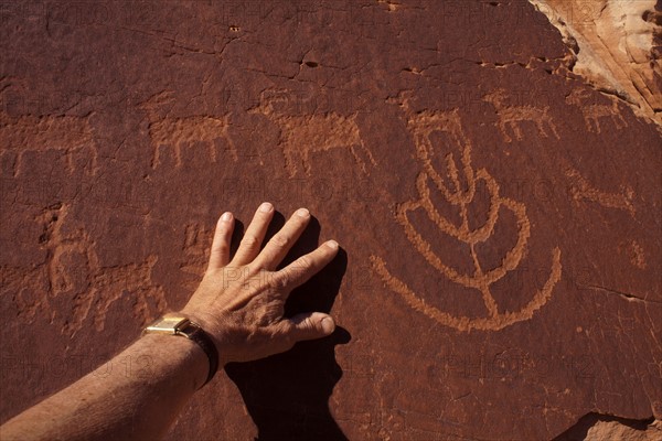 USA, Utah, Native American art on stone wall. Photo : John Kelly