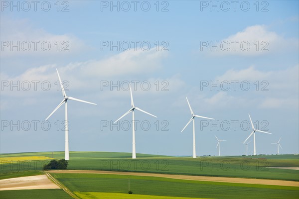 France, Rocroi, Wind turbines on fields. Photo : Mike Kemp