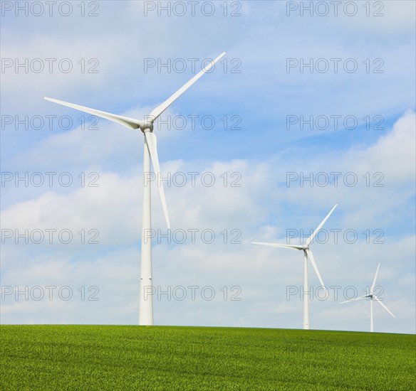 France, Rocroi, Wind turbines on fields. Photo : Mike Kemp