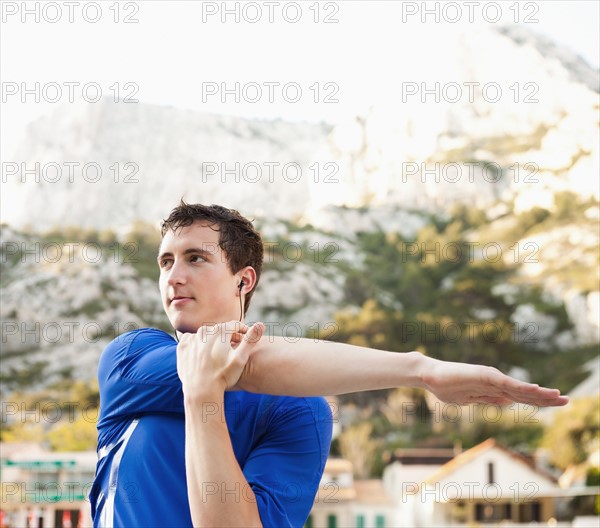 France, Marseille, Man stretching before run. Photo : Mike Kemp