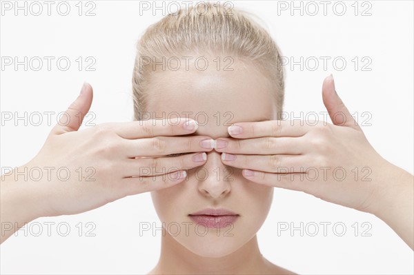 Beauty portrait of woman covering eyes. Photo: Jan Scherders