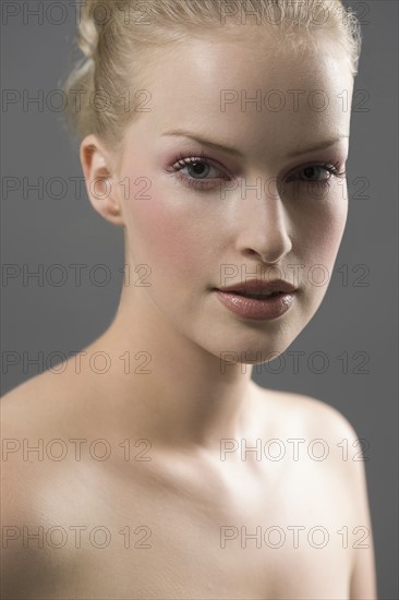 Beauty portrait of woman. Photo : Jan Scherders