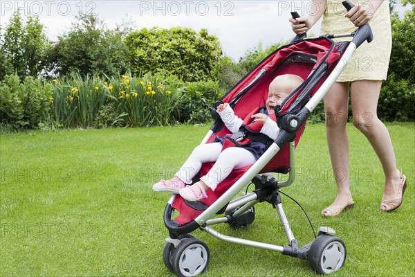 Girl in pram crying during walk. Photo : Mark de Leeuw