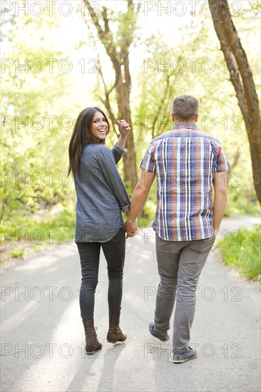 Young couple walking togetherness. Photo: Jessica Peterson