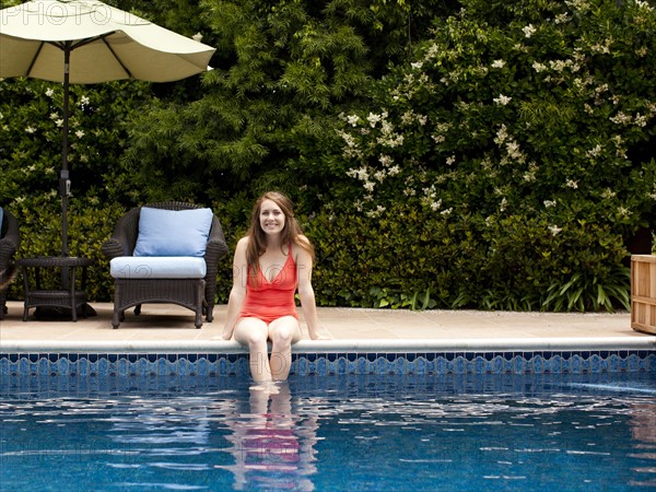 Young woman at swimming pool. Photo : Jessica Peterson